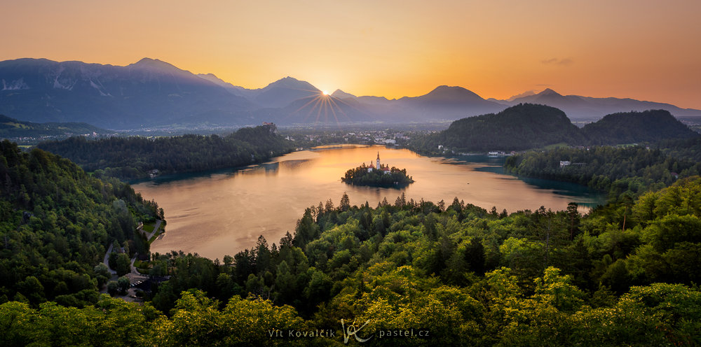Příběh fotografie: jezero Bled, východ slunce