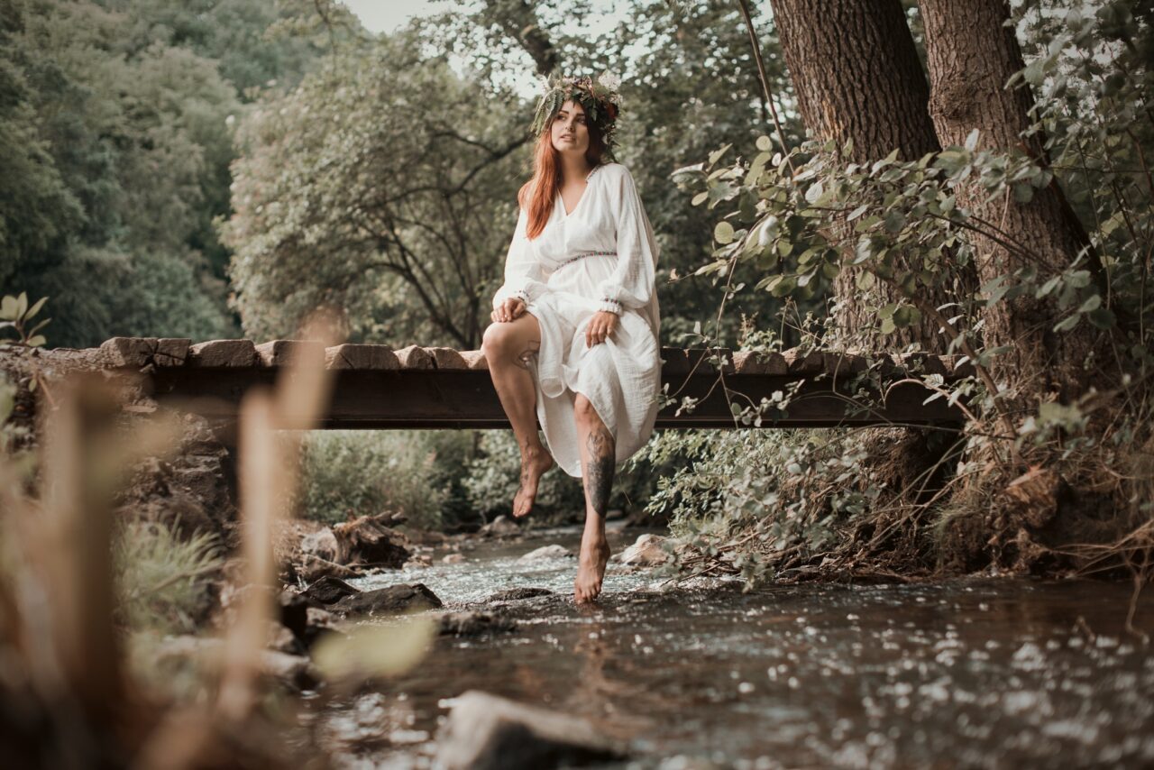 Jarní fotografický portrét v přírodě.