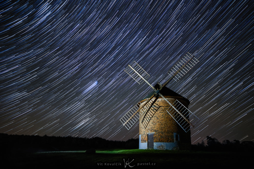 Jak fotit ve tmě a za špatného světla – star trails