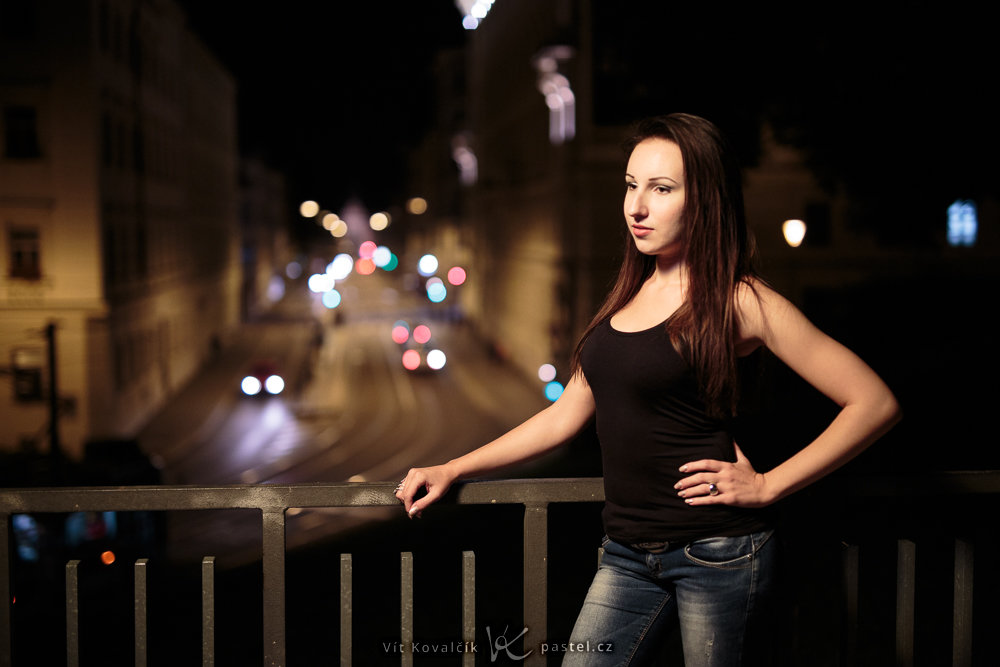 Jak fotit ve tmě a za špatného světla – externí blesk